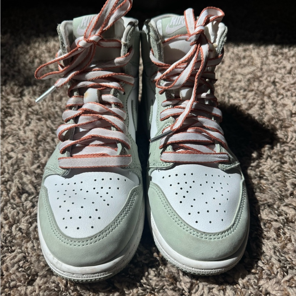 Air Jordan 1 Retro High OG high-top Seafoam/Healing Orange/White.